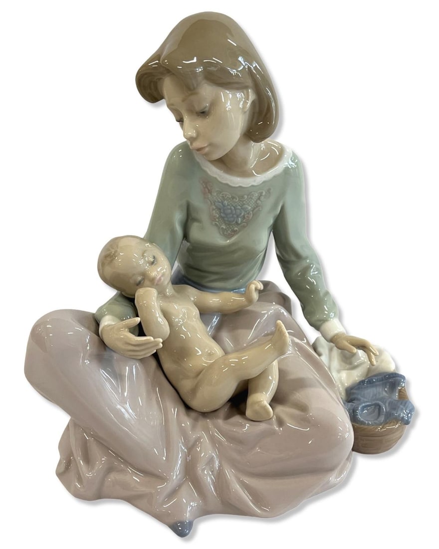 Lladro #5845 Dressing the Baby Porcelain Figurines: Lladro #5845 Dressing the Baby Porcelain Figurines measures H: 8"