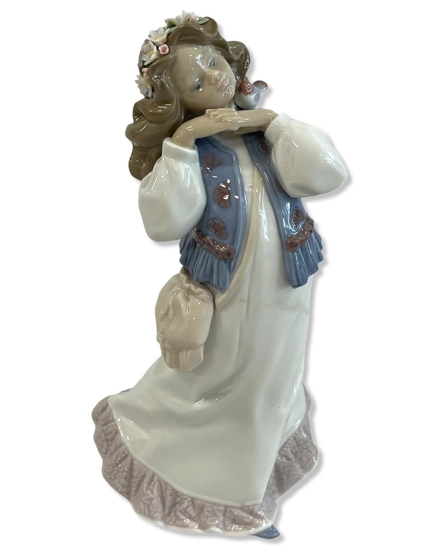 Lladro #6401 Dreams of a Summer Past Porcelain Figure: Lladro #6401 Dreams of a Summer Past Porcelain Figure measures H: 10"
