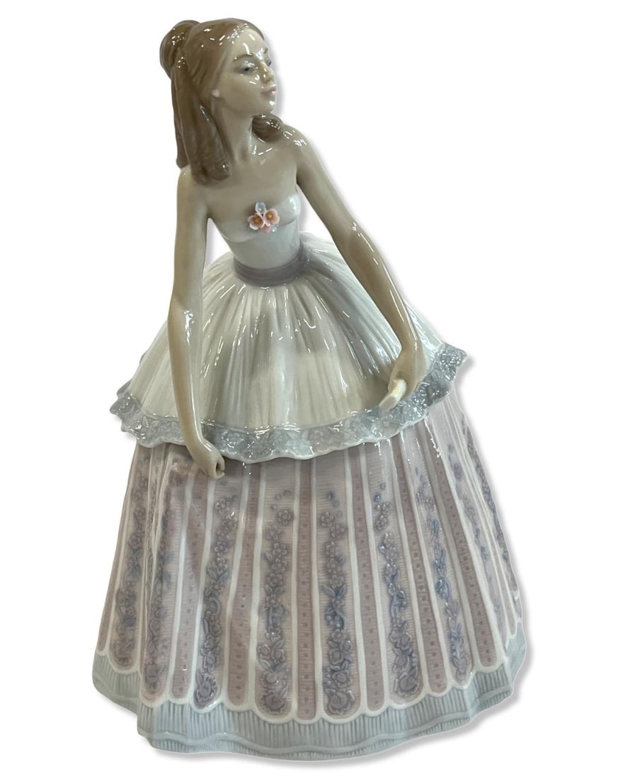 Lladro #5858 Waiting to Dance Porcelain Figure: Lladro #5858 Waiting to Dance Porcelain Figure measures H: 8 3/4"