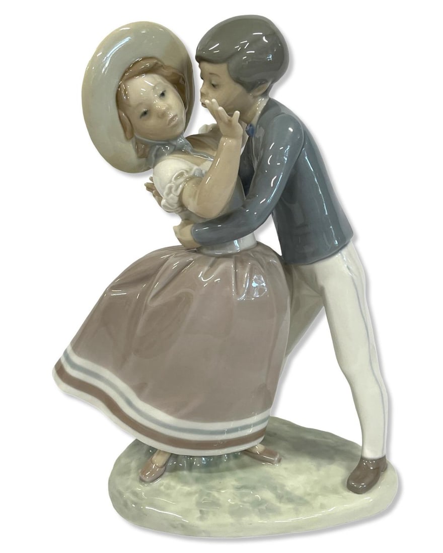 Lladro #4856 Waltz Time Boy & Girl Porcelain Figurines: Lladro #4856 Waltz Time Boy & Girl Porcelain Figurines measures H: 10"