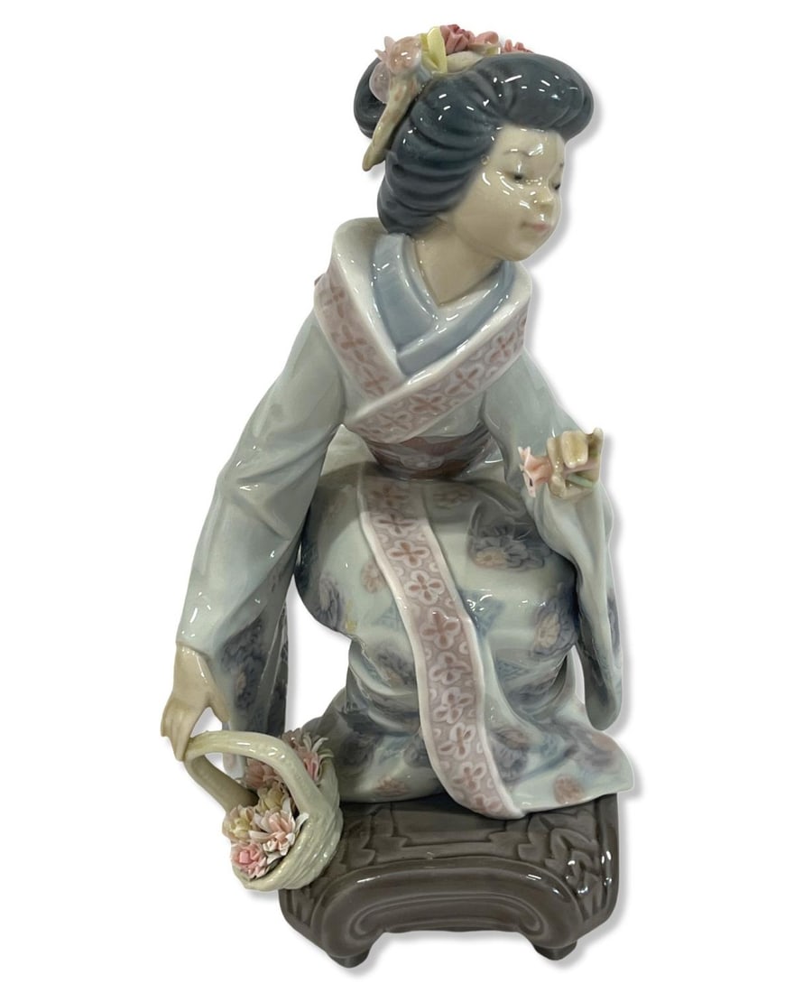 Lladro #1448 Yuki Japanese Geisha Porcelain Figure (1 of 2)