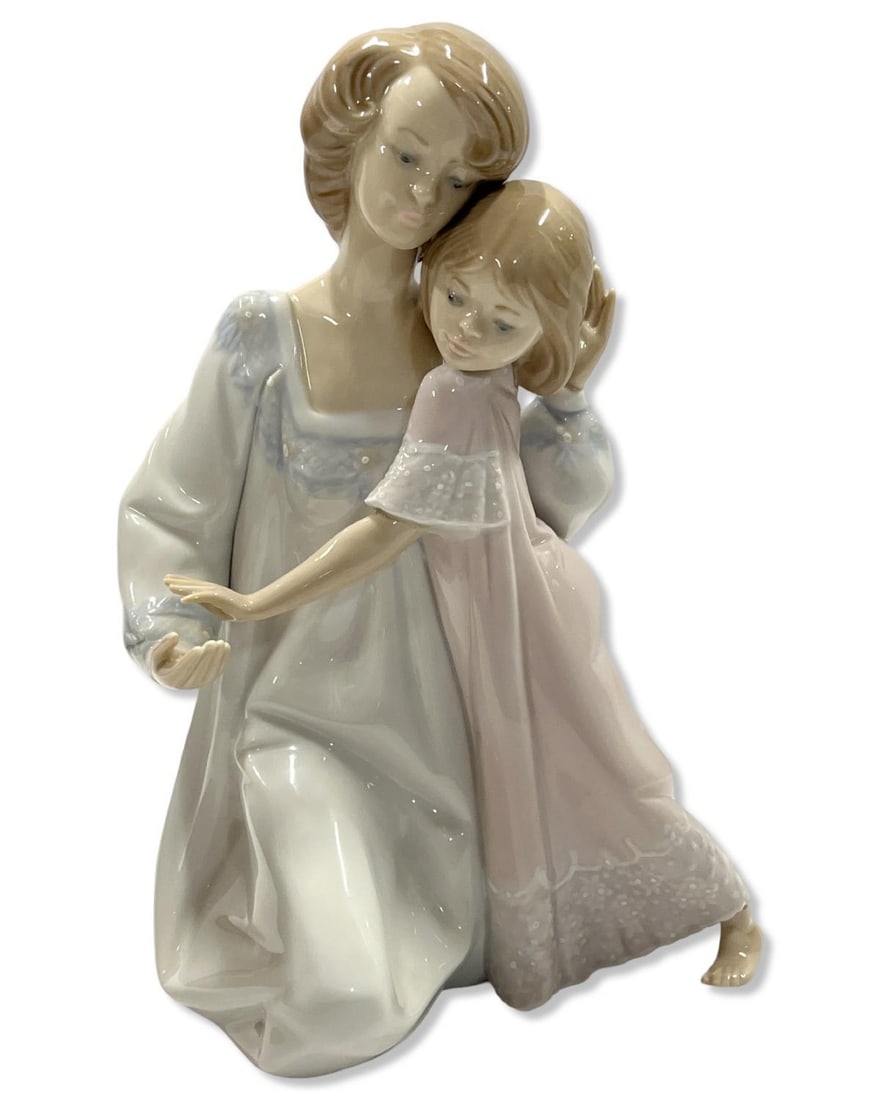 Lladro #5449 Good Night Mother & Child Porcelain Figurines: Lladro #5449 Good Night Mother & Child Porcelain Figurines measures H: 8 1/4"