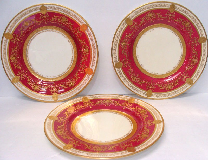12 Minton Dinner Plates Made For Tiffany: 12 Minton china raised encrusted gold dinner plates. Made for Tiffany & Co. Beautifully decorated vintage plates (3plates have minor gilt loss). Measures 10 5/8" in diameter.