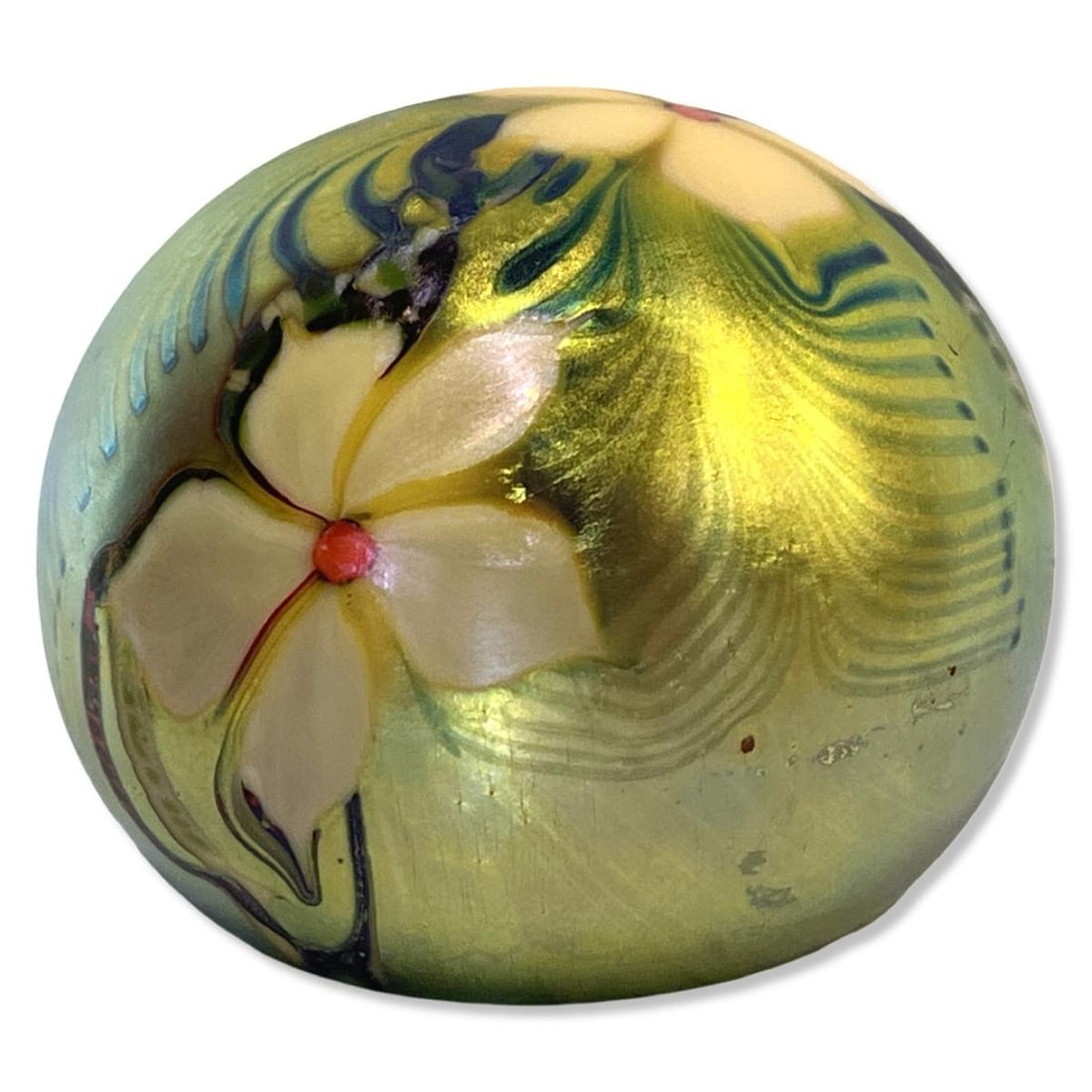 Orient & Flume Art Glass Paperweight 1976: Orient & Flume Art Glass Paperweight 1976 measures H: 2"