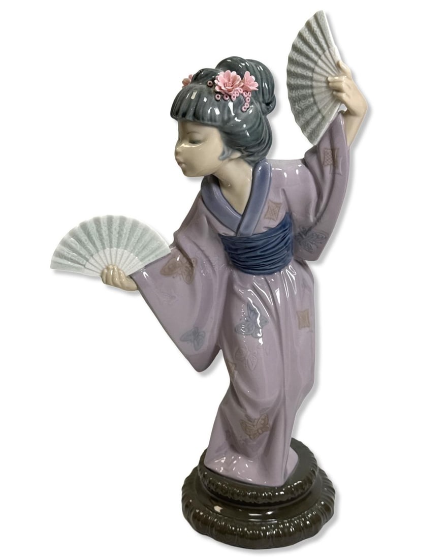 Lladro 4991 Madame Butterfly Porcelain Figurine: Lladro 4991 Madame Butterfly Porcelain Figurine measures H: 11 3/4" x W: 6 3/4". Missing a petal, sold as is