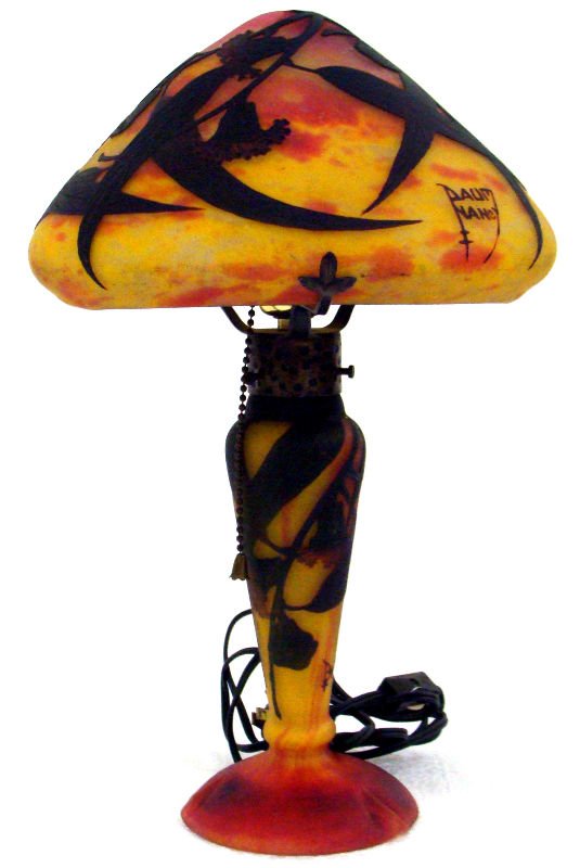 Daum Nancy Art Glass Cameo Lamp: Daum Nancy art glass cameo lamp. Measures 14" high x 9 3/8" in diameter. For Domestic or International Shipping Quotes Please Feel Call Ryan or Dave at Eagle Shipping Center 561-932-0700 or email them