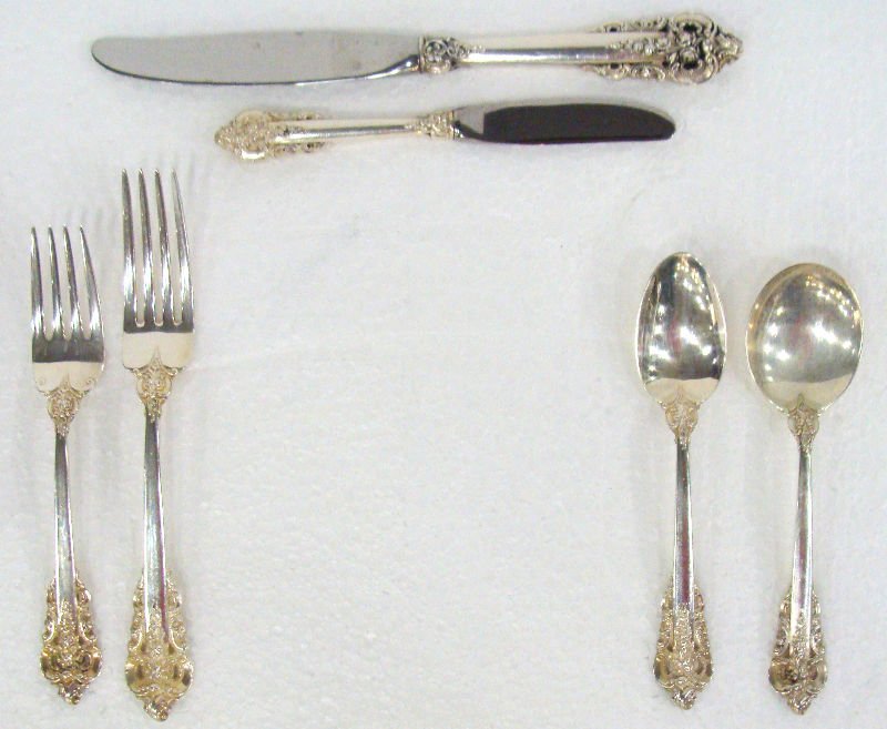 103(pc) Wallace Grande Baroque Sterling Flatware: 103 piece Wallace Grande Baroque sterling silver floatware set. Comprising of 14 knives 8 7/8". 14 forks 7 3/8". 14 salad forks 6 1/7". 25 teaspoons 6 1/8". 14 creamspoons 6". 14 hollow handle butter 
