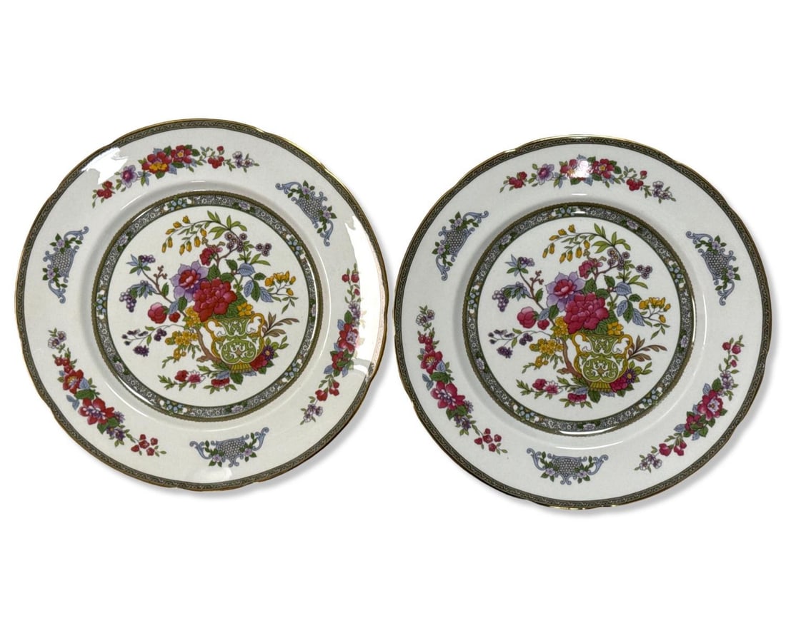 Pair of Paragon Bone China Tree of Kashmir Gold Trim Scalloped Dinner Plates: Pair of Paragon Bone China Tree of Kashmir Gold Trim Scalloped Dinner Plates measures DIA: 10 3/4"