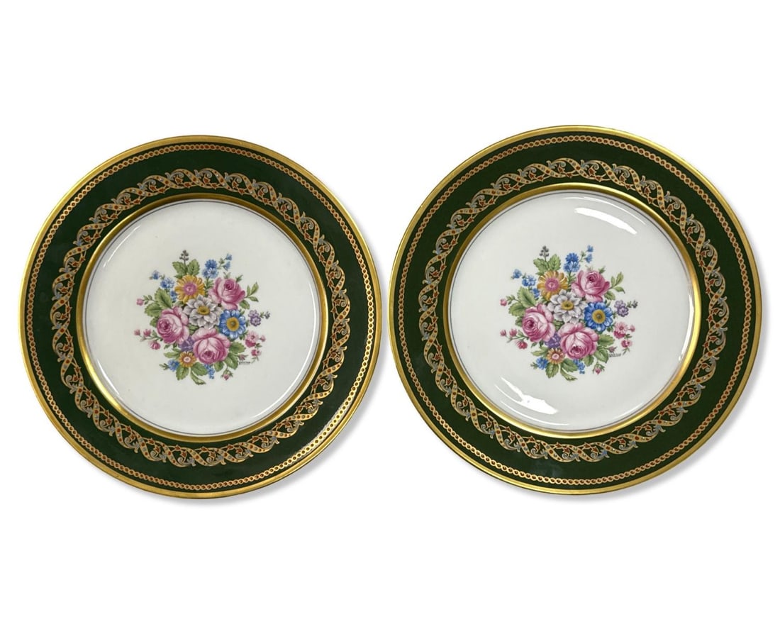 Lot of 14 Bernardaud & Co. Limoges Green Floral Plates: Lot of 14 Bernardaud & Co. Limoges Green Floral Plates measures DIA: 10 5/8"