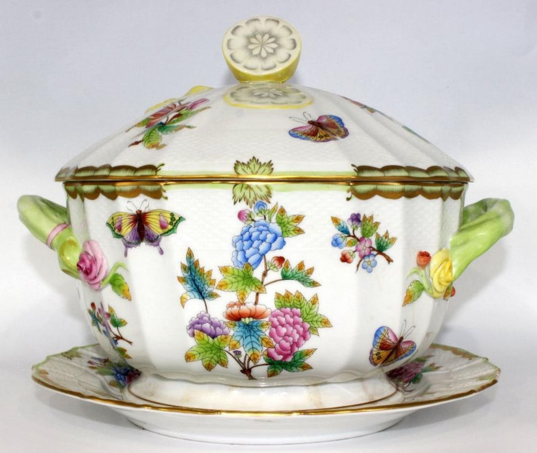 Herend Queen Victoria Porcelain Soup Tureen & Under Plate (1 of 5)