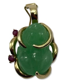 14kt YG, Approx 0.12ct Ruby, & Carved Jade Frog Pendant