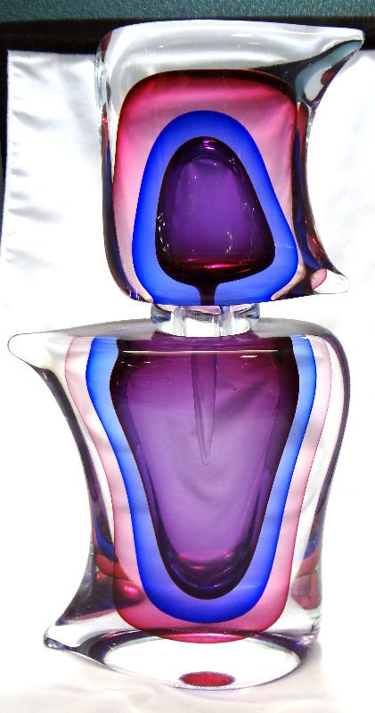 Luigi Onesto Murano Glass Decanter: Luigi Onesto Murano Glass Decanter, purple color. Measures 13 1/2" high x 7" wide. For Domestic or International Shipping Quotes Please Feel Call Ryan or Dave at Eagle Shipping Center 561-932-0700 or 