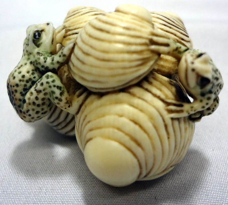 Chinese Ivory Oyster Shells Netsuke with Frogs on : Chinese Ivory Oyster Shells Netsuke with Frogs on Top. Measures 1" high.For Domestic or International Shipping Quotes Please Feel Call Ryan or Dave at Eagle Shipping Center 561-932-0700 or email them 