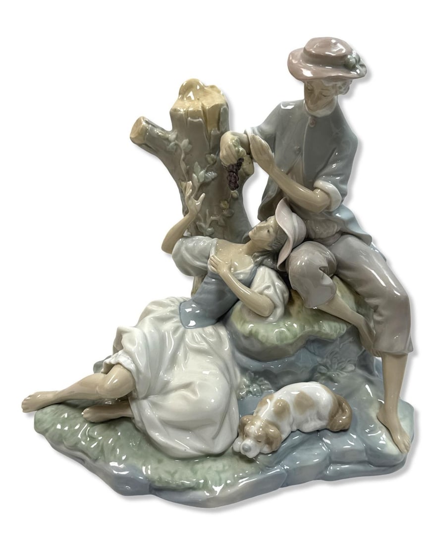 Lladro 4662 Romantic Group Porcelain Figurine Group (1 of 2)