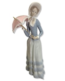 Lladro 4879 Aranjuez Little Lady Porcelain Figurine with Matte Finish