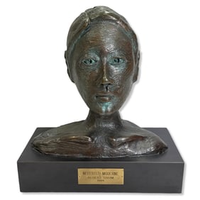 After Albert Crum Woman's Bust Bronze Sculpture on Black Base Nefertiti Moderne 1984
