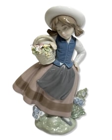 Lladro 5221 Sweet Scent Porcelain Figurine