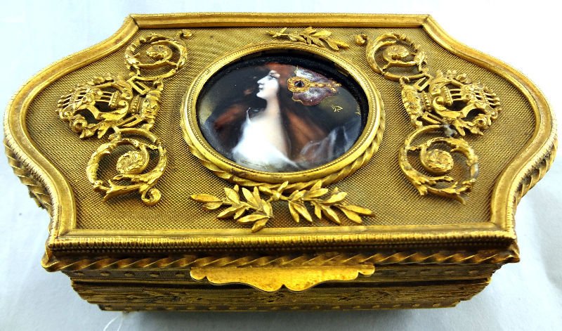 Antique French Le Roy Limoges Enamel & Bronze: Antique French Le Roy Limoges Enamel & Bronze footed rectangular portrait box depicting a woman. The box has ornate scrolls and scalloped enamel plaque is signed Le Roy Limoges, edges throughout. Meas