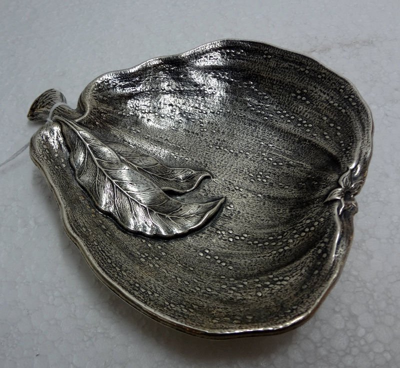 Buccellati Sterling Silver Pear Shape Dish: Buccellati Sterling Silver Pear Shape Dish. Measures - 5 1/2" high x 5" wide, weighs - 5 toz.For Domestic or International Shipping Quotes Please Feel Call Ryan or Dave at Eagle Shipping Center 561-93