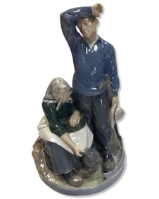 Royal Copenhagen 1352 Harvest Group Taking a Break Porcelain Figurine