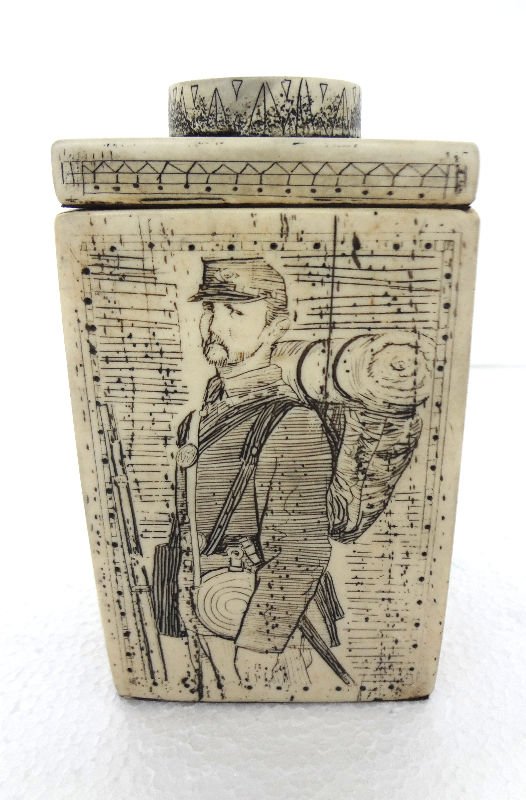 Civil War Scrimshaw Memory Box: Civil War Scrimshaw Memory Box Great for any Civil War or American collector featuring General Sherman and Stonewall Jackson 4 1/2" x 2 3/4" x 2 3/4For Domestic or International Shipping Quotes Please