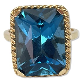 10kt YG & Approx 10.00ct Blue Topaz Ring