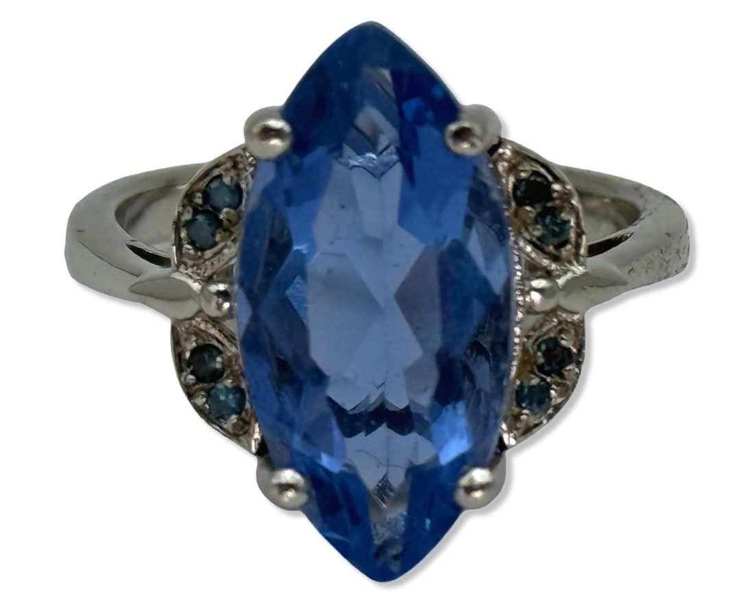 Sterling Silver & London Blue Topaz Ring: Sterling Silver & London Blue Topaz Ring size 8