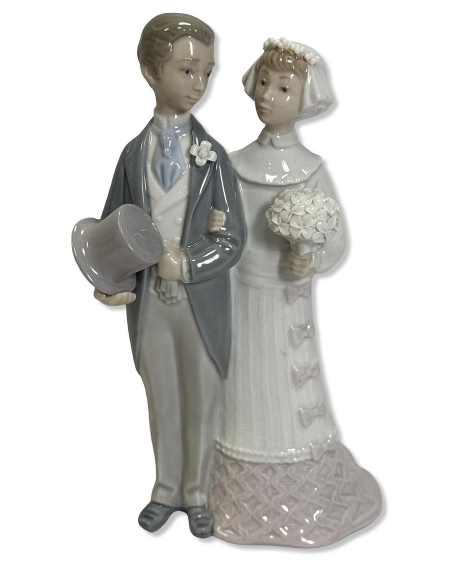 Lladro 4808 Wedding Porcelain Figurine (1 of 2)