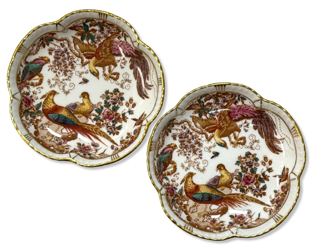 Pair of Royal Crown Derby Olde Avesbury Tudor Rose Trays (1 of 2)