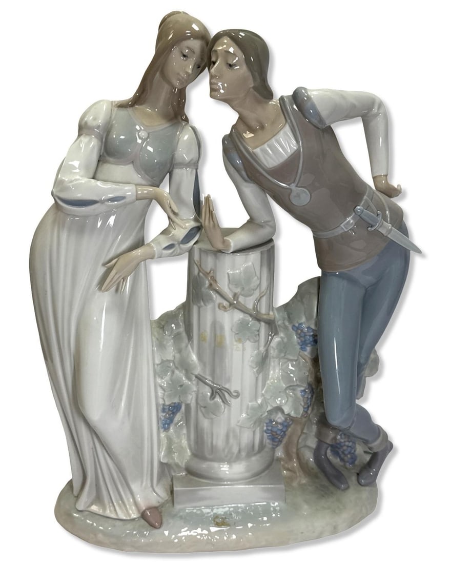 Lladro 4750 Romeo & Juliet Porcelain Figurine Group (1 of 2)