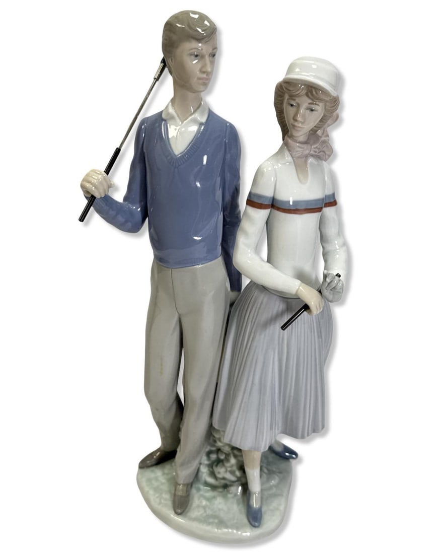 Lladro 1453 Golfing Couple Porcelain Figurine (1 of 2)