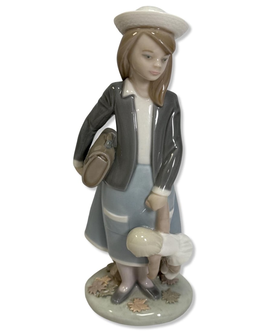 Lladro 5218 Autumn Porcelain Figurine (1 of 2)