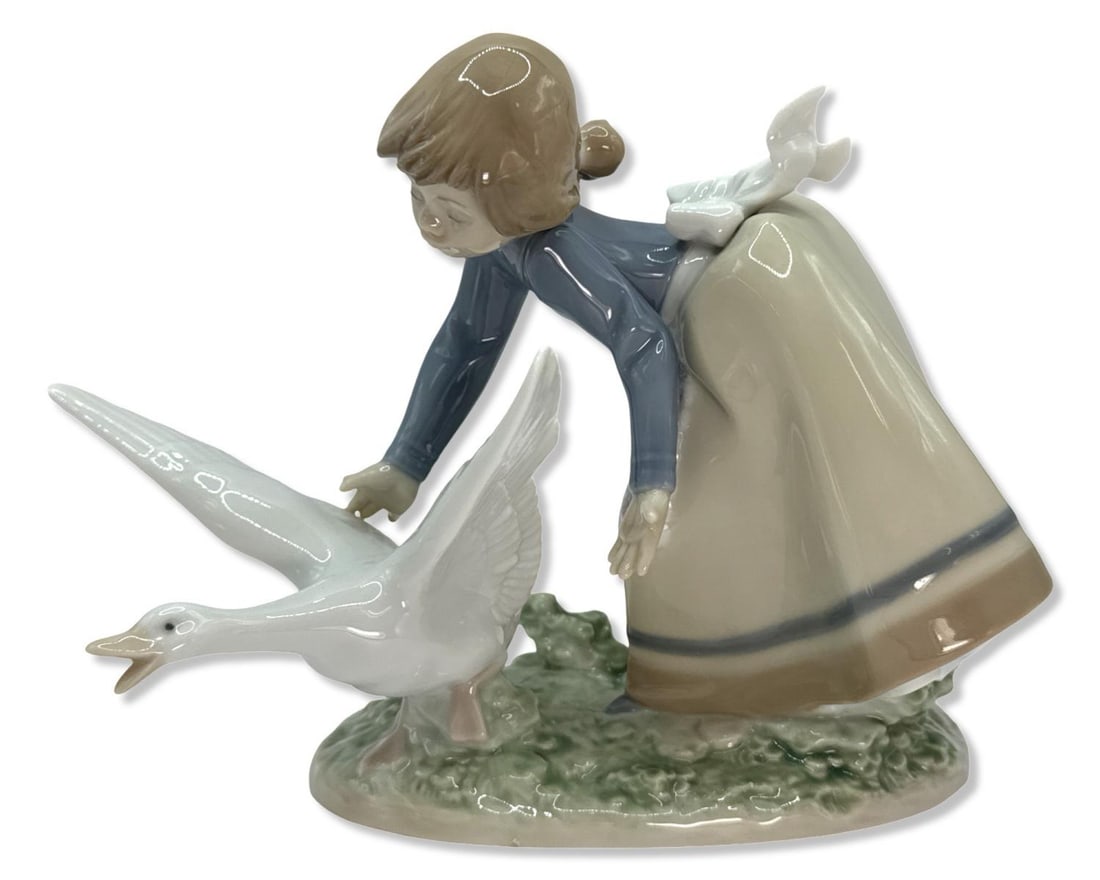 Lladro 5553 Wild Goose Chase Porcelain Figurine (1 of 2)