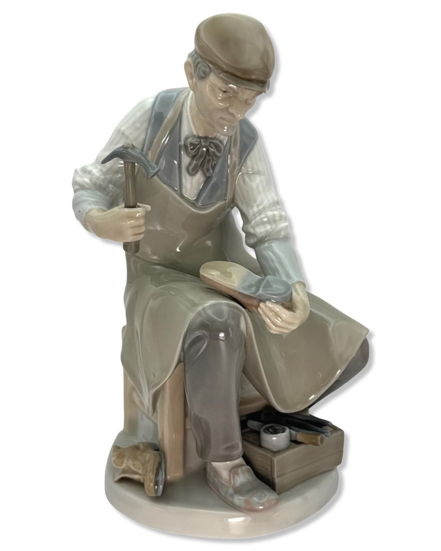 Lladro 4853 The Cobbler Porcelain Figurine (1 of 2)