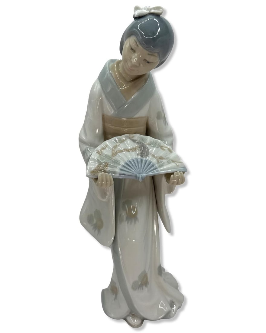 Lladro Nao Geisha Holding a Fan Porcelain Figurine (1 of 2)