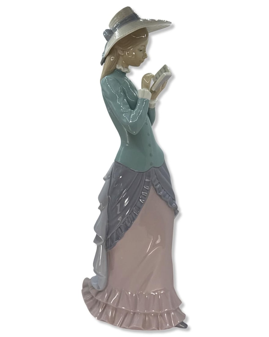 Lladro 5000 Reading Porcelain Figurine (1 of 2)