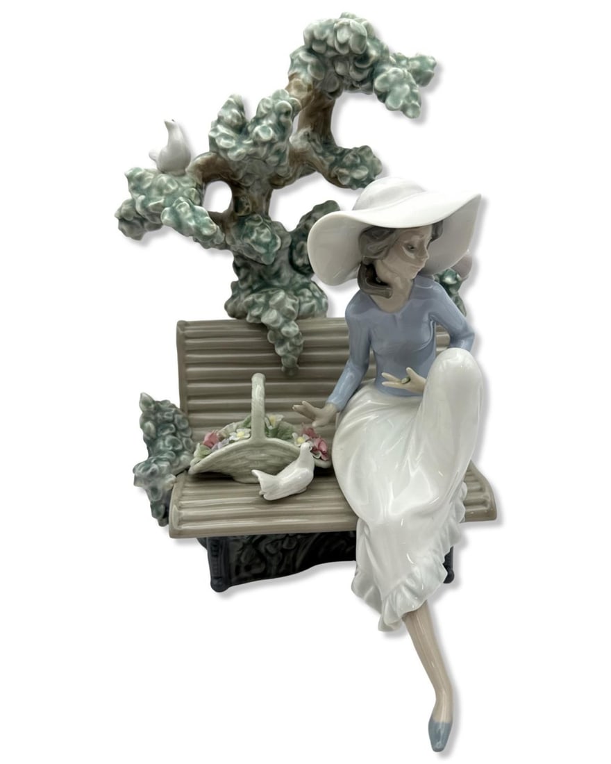Lladro 5365 Sunday in the Park Porcelain Figurine (1 of 2)