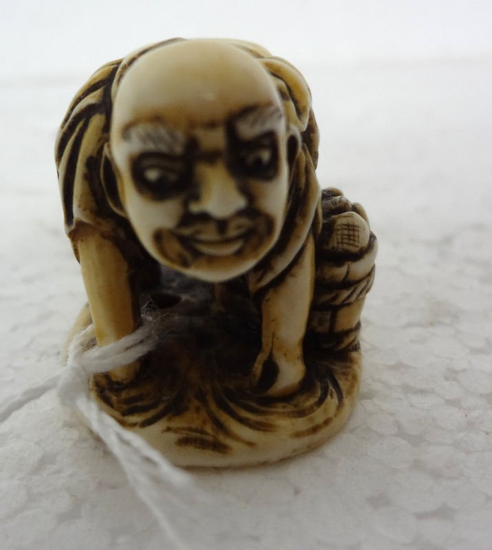 Chinese Carved Ivory Netsuke: Chinese Carved Ivory Netsuke. Measures - 1 1/2" wide.For Domestic or International Shipping Quotes Please Feel Call Ryan or Dave at Eagle Shipping Center 561-932-0700 or email them at ryan@eagleshippi