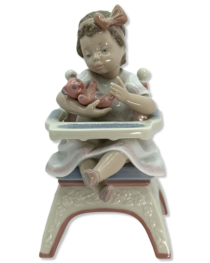 Lladro 6299 Little Bear Porcelain Figurine: Lladro 6299 Little Bear Porcelain Figurine measures H: 6 1/2" x W: 3 3/4"