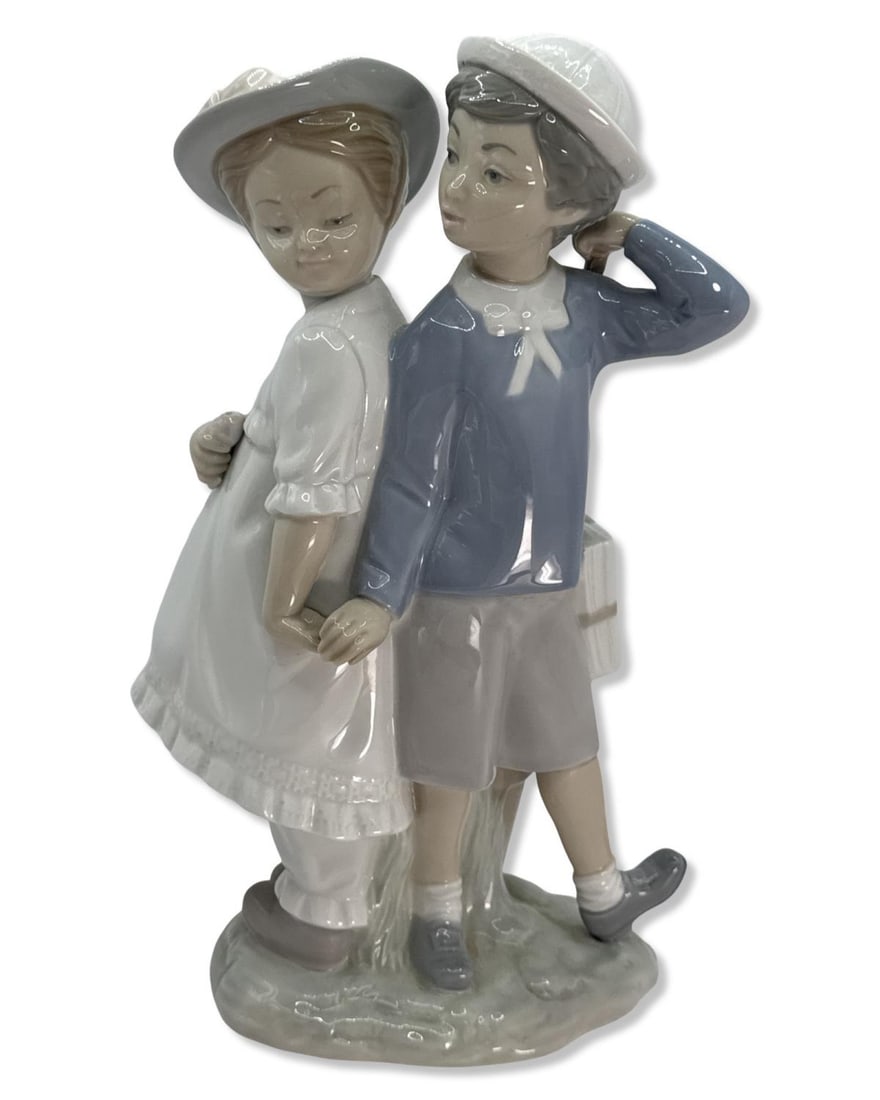 Lladro 1127 Puppy Love Porcelain Figurine: Lladro 1127 Puppy Love Porcelain Figurine measures H: 10" x W: 5"