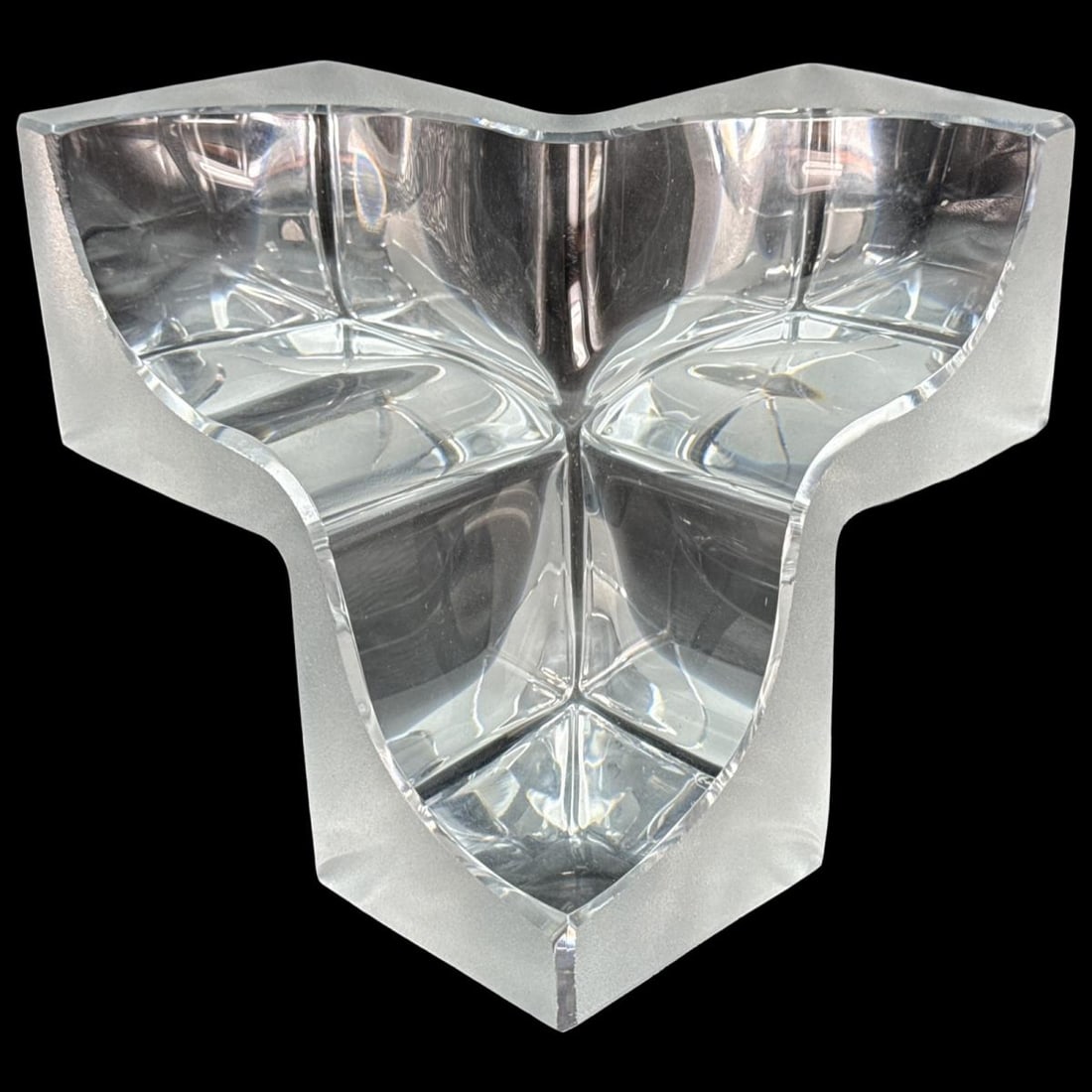 Daum France Frosted & Clear Crystal Modernist Cube Sculpture: Daum France Frosted & Clear Crystal Modernist Cube Sculpture measures H: 5 3/8" x DIA: 7 3/4". Has a chip, sold as is