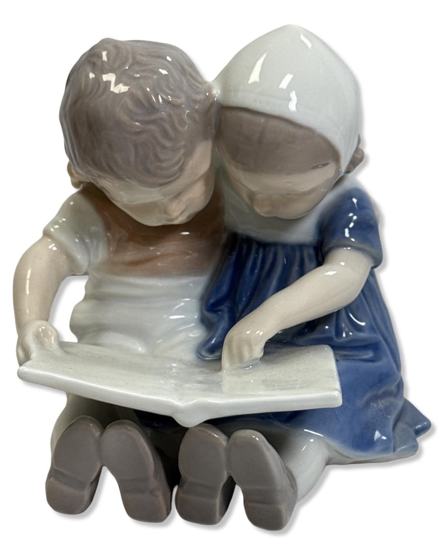 Royal Copenhagen Bing & Grondahl 1567 Children Reading Porcelain Figurine (1 of 2)
