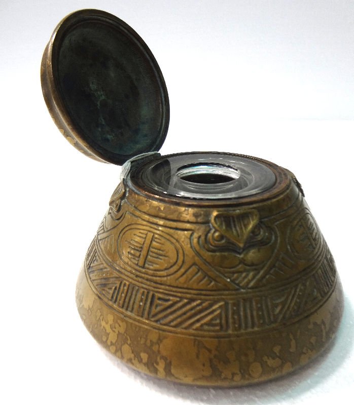 Tiffany Studios Bronze Indian Pattern Inkwell: Tiffany Studios Bronze Indian Pattern Inkwell. Measures - 3 3/4" x 6" diameter. For Domestic or International Shipping Quotes Please Feel Call Ryan or Dave at Eagle Shipping Center 561-932-0700 or ema