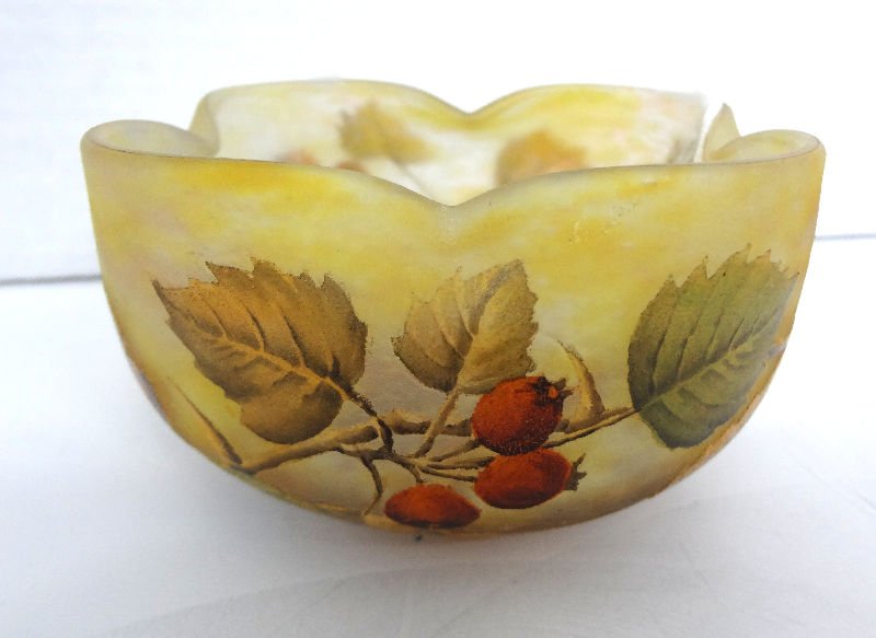 Daum Nancy Cameo & Enamel Pinched Bowl: Daum Nancy Cameo & Enamel Pinched Bowl. Measures - 2 1/2" high x 4 1/2" wide. For Domestic or International Shipping Quotes Please Feel Call Ryan or Dave at Eagle Shipping Center 561-932-0700 or email