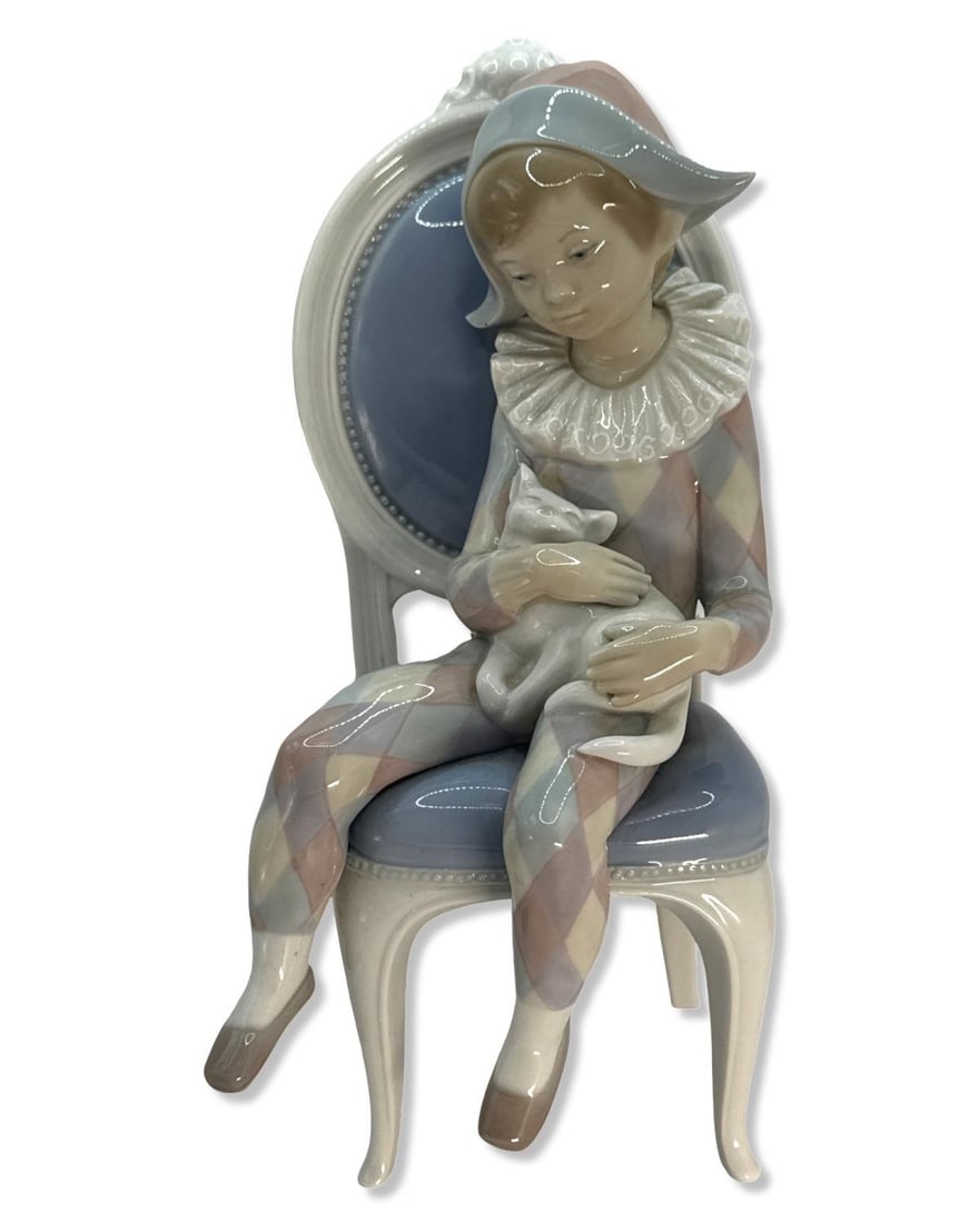 Lladro 1229 Young Harlequin Porcelain Figurine: Lladro 1229 Young Harlequin Porcelain Figurine H: 10" x W: 5"