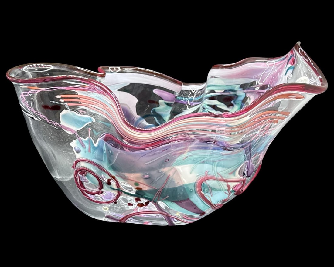 Stephen Nelson & Daniel Gaumer Ruffled Rim Multicolored Art Glass Centerpiece: Stephen Nelson & Daniel Gaumer Ruffled Rim Multicolored Art Glass Centerpiece H: 8 3/8" x DIA: 13 7/8"