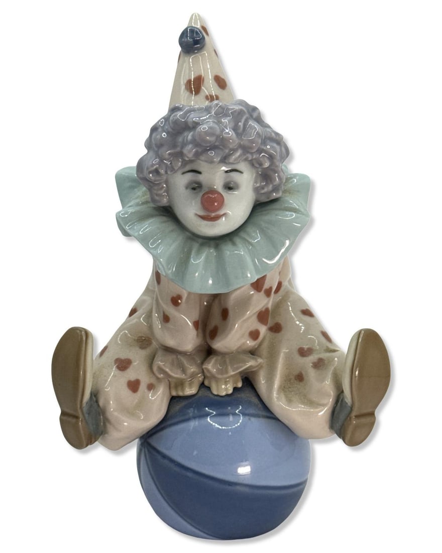Lladro 5813 Having a Ball Porcelain Figurine (1 of 2)
