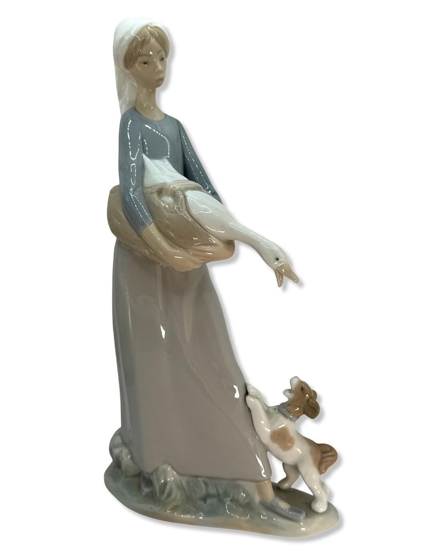 Lladro 4866 Girl with Goose & Dog Porcelain Figurine (1 of 2)