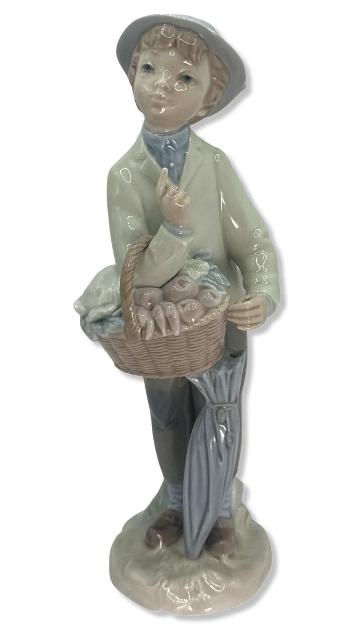 Lladro 4726 Little Gardener Porcelain Figurine (1 of 2)