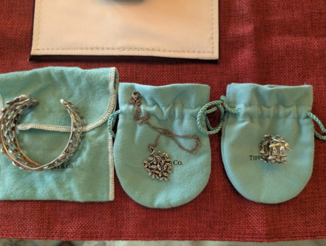 Authentic Tiffany & Co. Sterling Silver Botanical Leaf Collection ? Matching 3-Piece Set: Offered is an authentic Tiffany & Co. sterling silver jewelry collection featuring an elegant botanical leaf motif. This coordinated designer set includes a matching cuff bracelet, pendant necklace, a